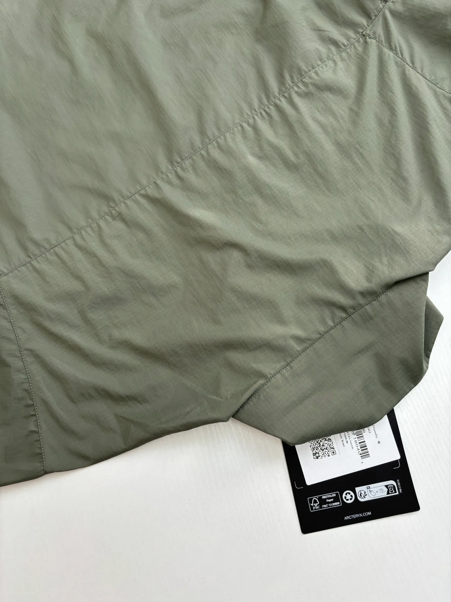 ARC‘TERY ， ， 。 ， 。 ，Squamish ， ， 。 ， ， ， 。 、 ，Arcteryx Squamish 。 Size：S/M/L/XL/XXL